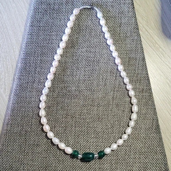 REAL Pearl and Green Agate Necklace - Picture 5 of 15